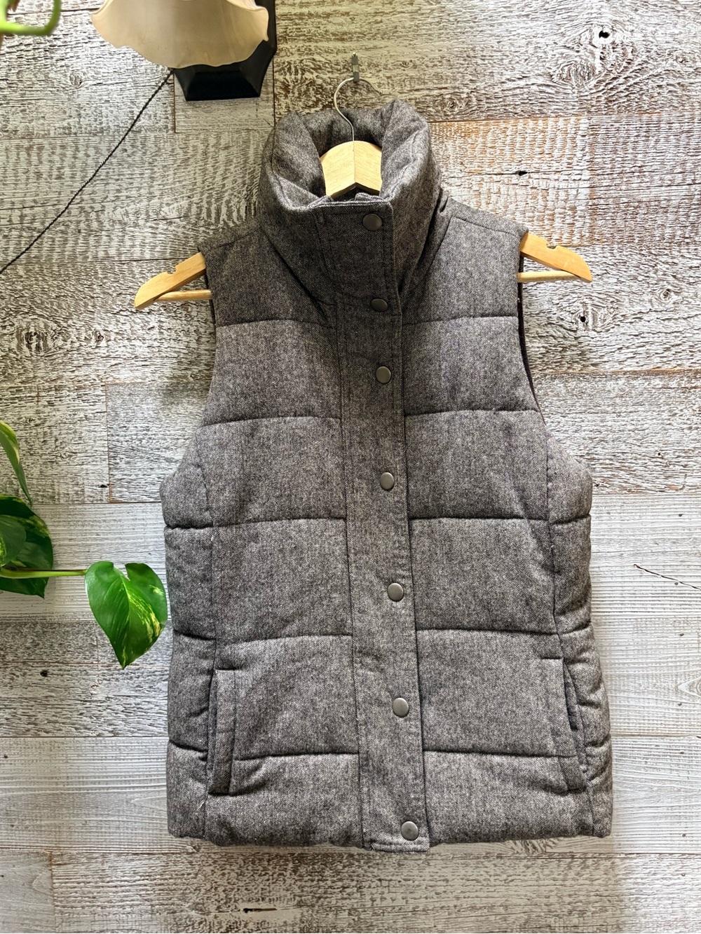 Old Navy | Quilted Flannel Snap-Front Puffer Vest - Women's XS, Gray/Black
